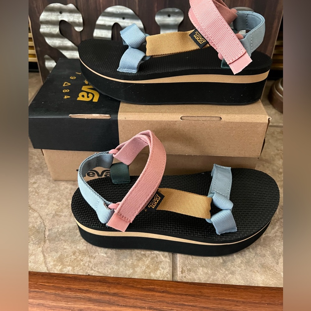 New Teva Platform Sandals…Size 7